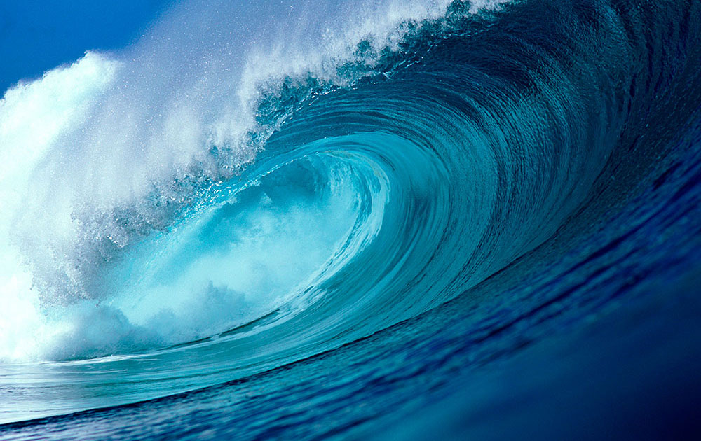 Large wave curling over to form a tunnel